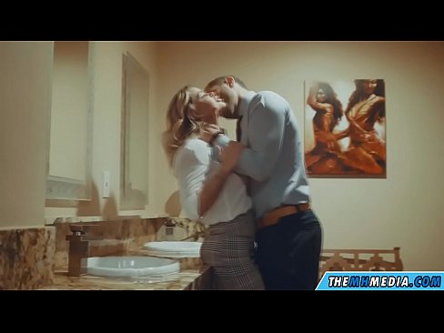 ❤️ Büyük memeli bir sarışın seni umumi tuvalette baştan çıkardığında Anal video bize %tr.bestsexporno.ru ﹏